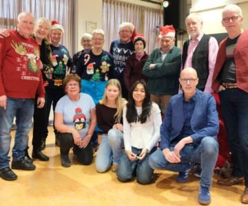 DSCF2574_groepsfoto vrijwilligers + muziek + studeneten